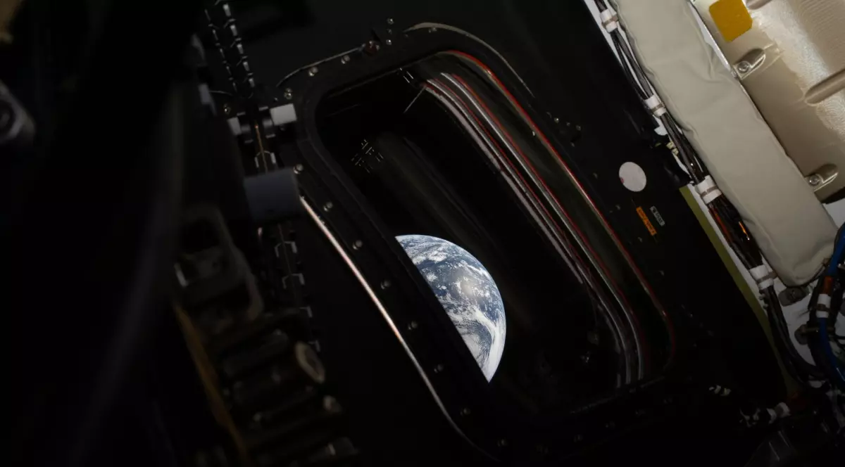 NASA Artemis 2: cu ce telefon au făcut astronauții pozele în spațiu