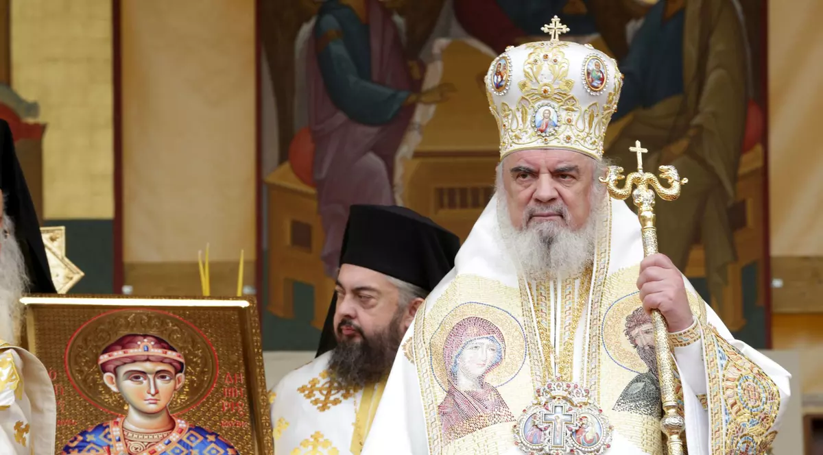 Patriarhul Bisericii Ortodoxe Române particiăa la o slujba religioasa