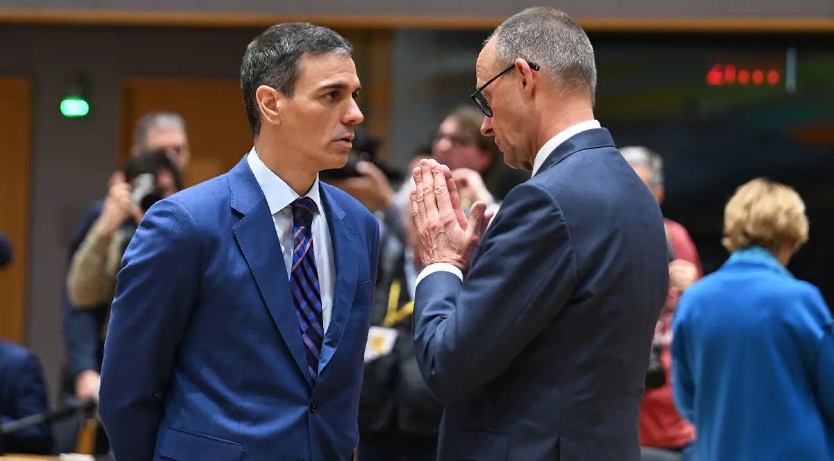 Cancelarul german Friedrich Merz și prim-ministrul spaniol Pedro Sanchez participă la reuniunea Consiliului European de la Bruxelles, Belgia, pe 19 martie 2026.