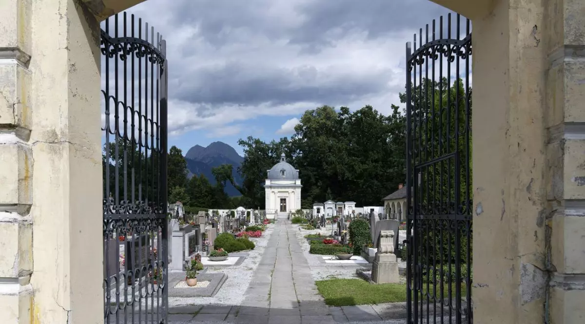 Intrarea în cimitirul din Admont, Stiria, Austria, ianuarie 2026