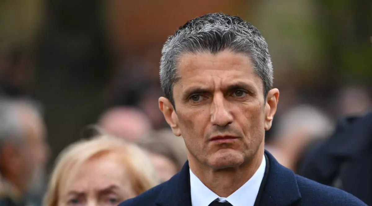 Răzvan Lucescu participă la slujba de înmormântare a tăatălui său, Mircea Lucescu, 10 aprilie 2026