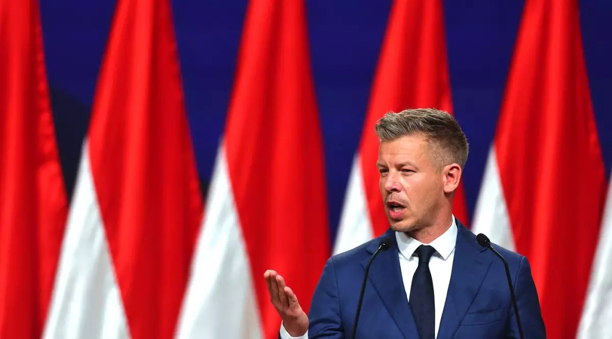 Peter Magyar, liderul Partidului Tisza din Ungaria, vorbește la o conferință de presă la Budapesta, Ungaria, pe 13 aprilie 2026