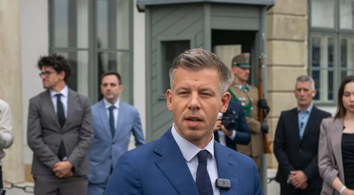 Péter Magyar, liderul Partidului Tisa din Ungaria, sosește la Palatul Sándor din Budapesta pentru discuții cu președintele Tamás Sulyok după alegerile parlamentare din 2026, 15 aprilie