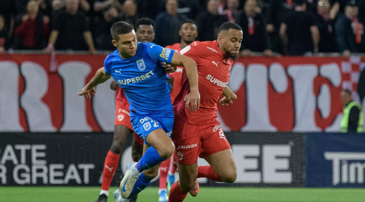 Jucătorul echipei Dinamo București evoluează în meciul din semifinala Cupei României împotriva echipei Universitatea Craiova, pe Arena Națională din București, România, pe 23 aprilie 2026