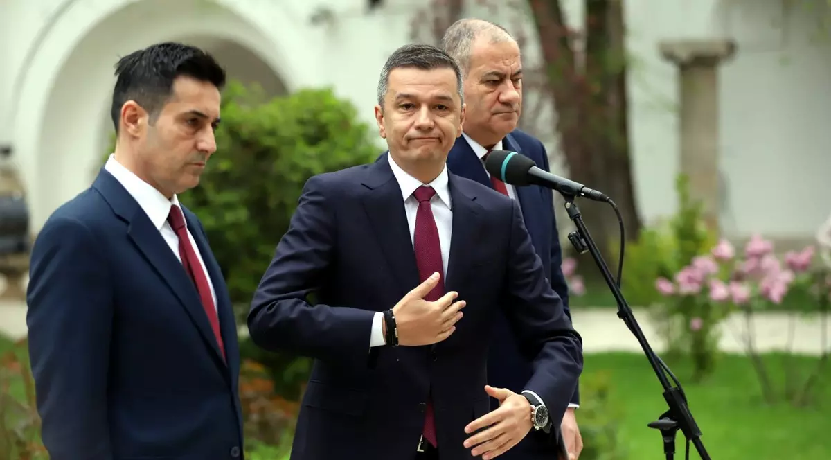 De la stânga la dreapta, Claudiu Manda (secretar general PSD), Sorin Grindeanu (președinte PSD) și Marian Neacșu (fost vicepremier și un om de bază al conducerii partidului). Foto: Dumitru Angelescu / Libertatea