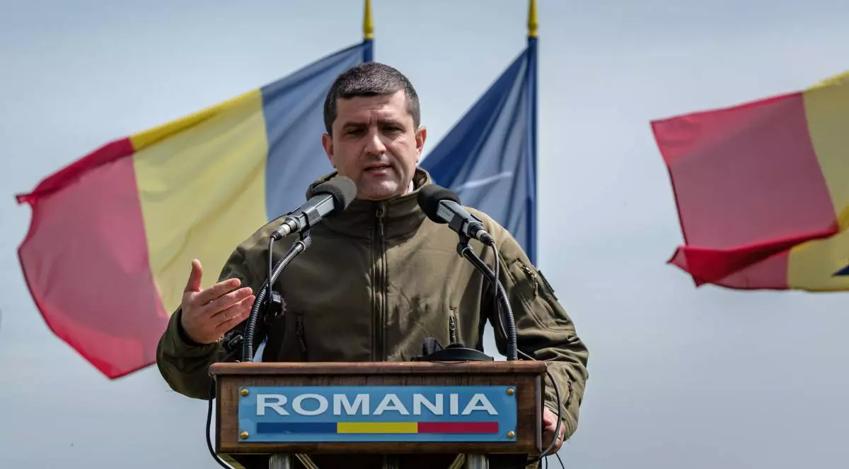 Viceprim-ministrul si ministrul Apararii Nationale, Radu-Dinel Miruta, tine o alocutiune în cadrul exercitiului militar NATO „Eastern Phoenix 2026”, axat pe combaterea sistemelor aeriene fara pilot (drone), desfasurat în Poligonul Capu Midia, vineri, 24 aprilie 2026