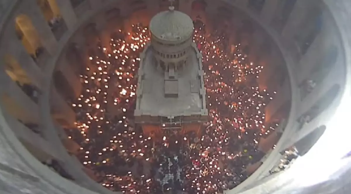 Sfânta Lumină a fost primită la Biserica Sfântului Mormânt din Ierusalim