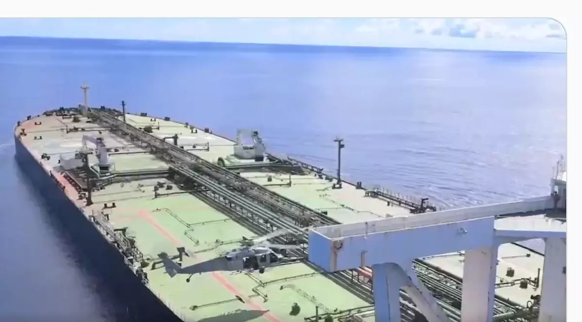 Soldați americani coboară la bordul petrolierului Majestic Captură X @DeptofWar