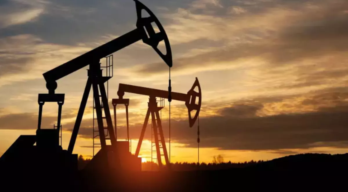 Imaginea prezintă siluetele a două pompe de extracție a petrolului