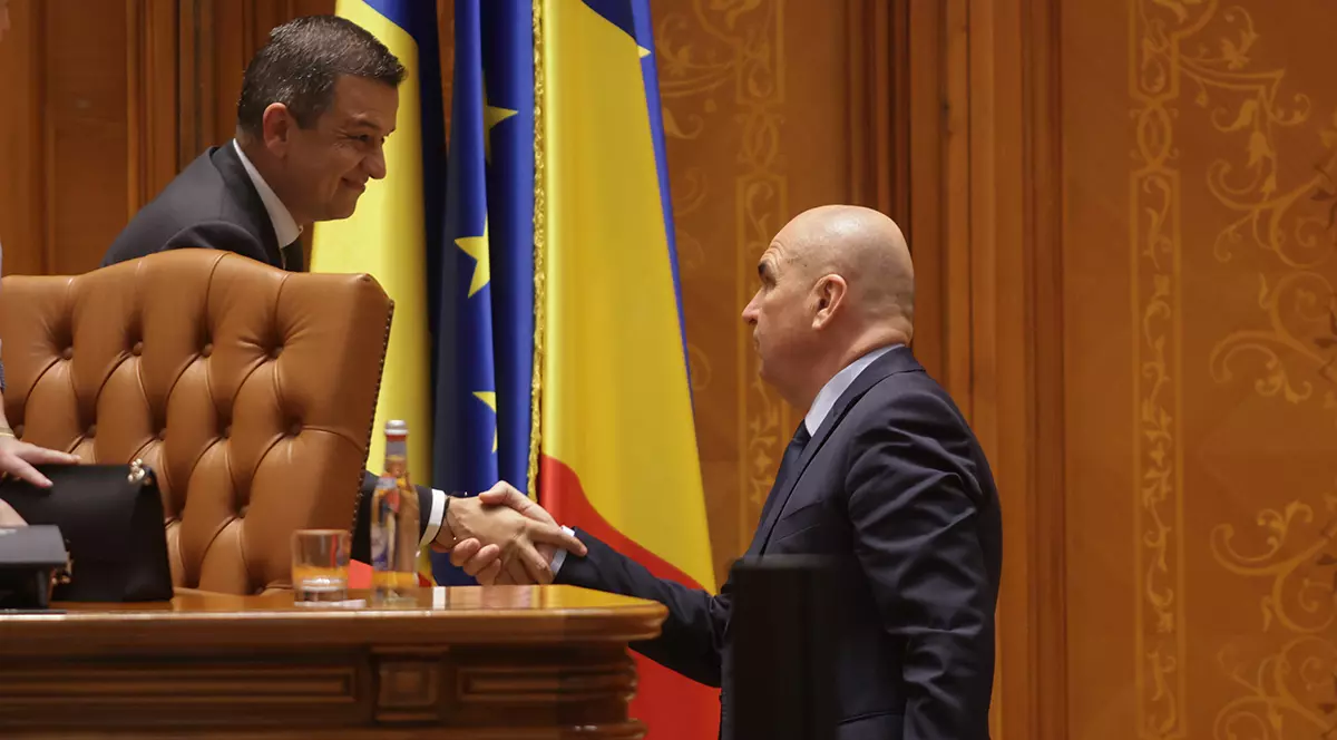 Şedinţă comună a Senatului şi Camerei Deputaţilor pentru dezbaterea şi votul asupra moţiunii de cenzură 'Au ruinat ţara şi acum îi obligă pe români să achite nota de plată - afară cu Guvernul ipocrit', depusă de parlamentarii AUR, S.O.S. România, POT şi neafiliaţi, după asumarea răspunderii Guvernului pe primul pachet de măsuri fiscal-bugetare, la Palatul Parlamentului din București, 14 iulie 2025