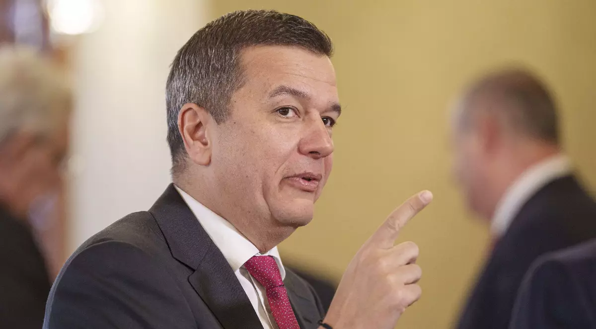 Sorin Grindeanu, Partidul Social Democrat (PSD), gesticuleaza inaintea unor consultari cu presedintele interimar al Romaniei, Ilie Bolojan, la Palatul Cotroceni din Bucuresti, miercuri, 26 februarie 2025.
