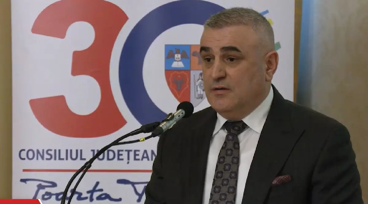 Traian Larionesi - afacerist din Bistrița Năsăud, imbrăcat la costum