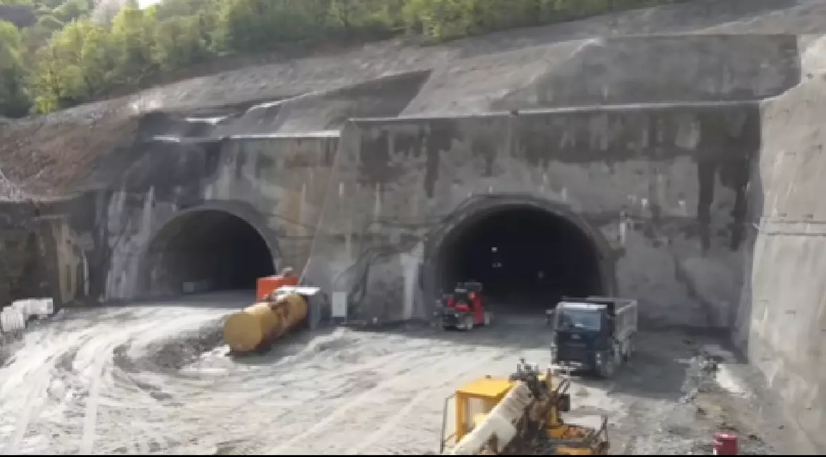 Prima galerie a tunelului Robești, pe autostrada A! Sibiu-Pitești