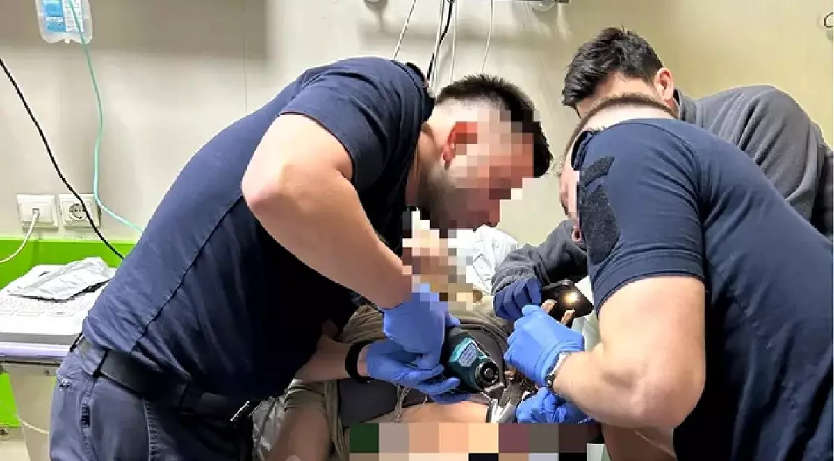 Mai mulți pompieri încearca să îi scoată unei femei degetul dintr-un blender - Urgențe Iași