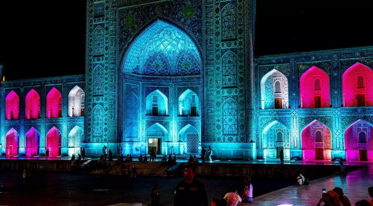 Spectacolul de sunet și lumină din Piața Registan