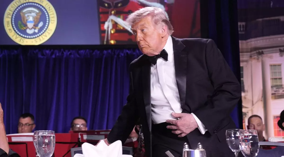 Donald Trump a fost evacuat după ce un bărbat a tras cu o pușcă în timpul Cinei Asociației Corespondenților de la Casa Albă, la hotelul Washington Hilton