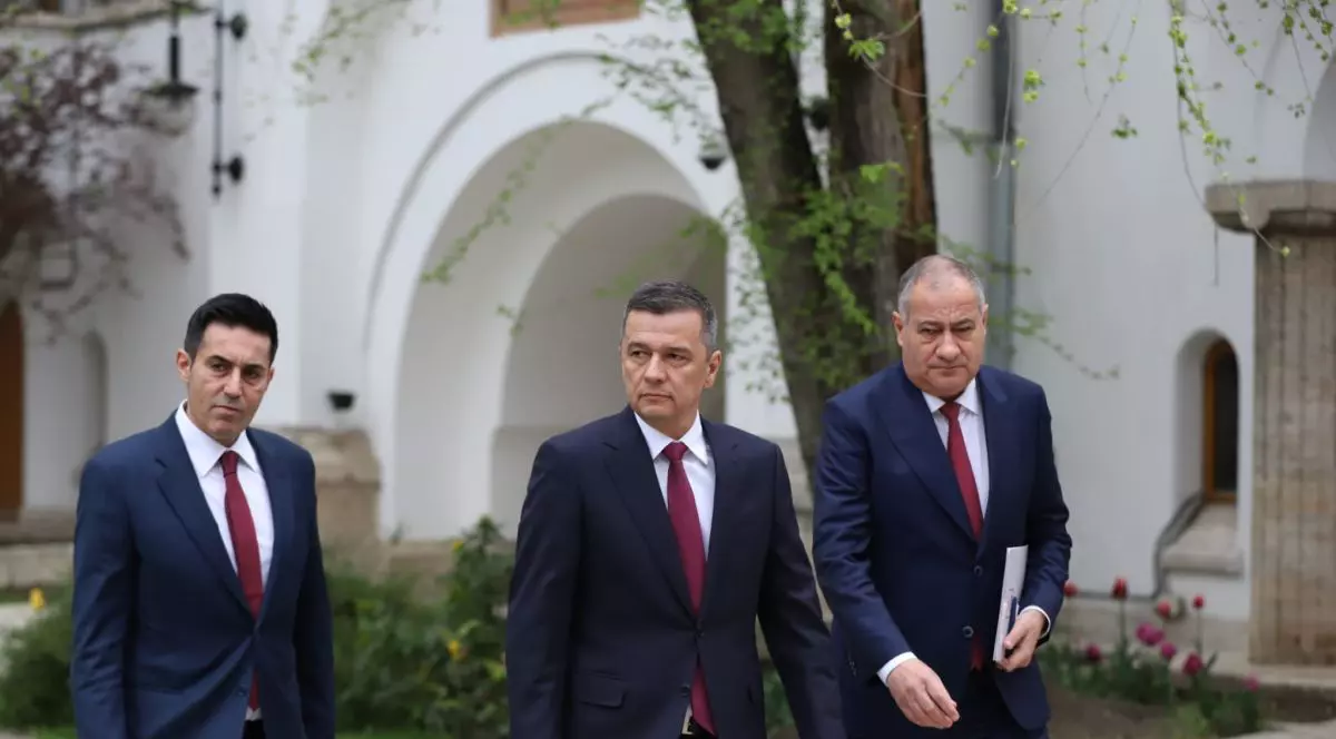 Sorin Grindeanu intră la Palatul Cotroceni însoțit de vicepremierul Marian Neacșu și secretarul general Claudiu Manda.