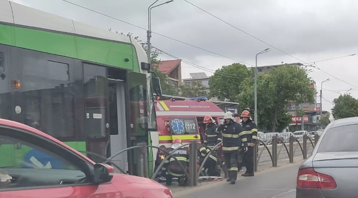 Un accident grav s-a produs pe Șoseaua Colentina din București, unde o persoană a fost lovită de un tramvai