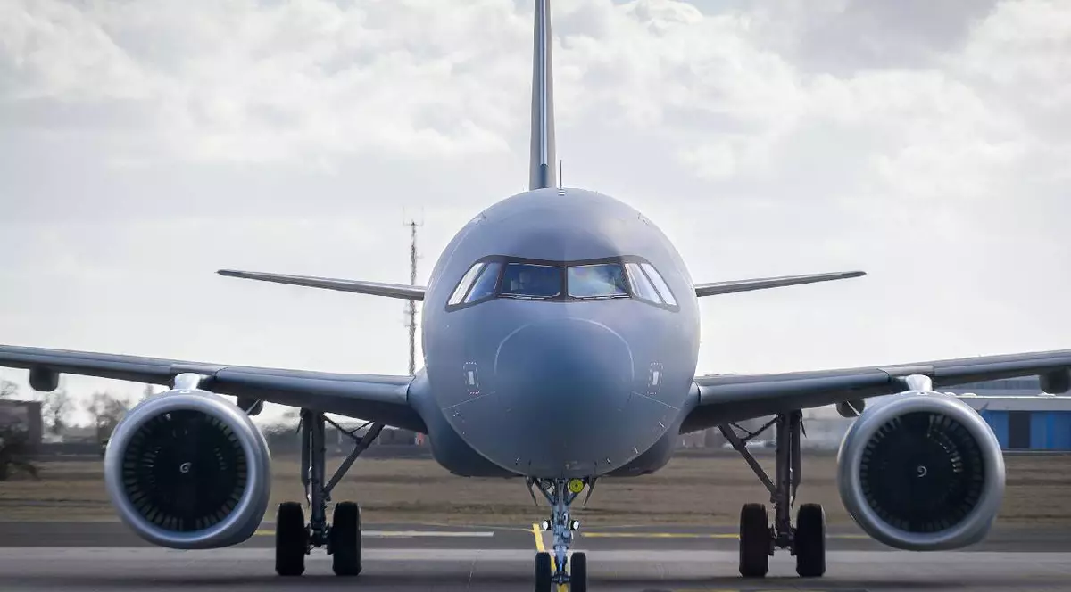 Un avion Airbus A321 pregătiti de decolare