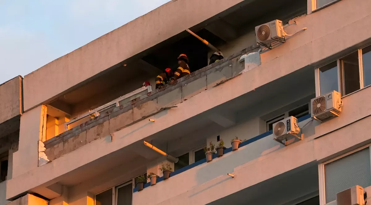 Imagini cu balconul apartamentul din galati dupa ce o dronă s-a prăbușit peste un bloc din oraș, provocând o explozie urmată de incendiu 29 mai 2026