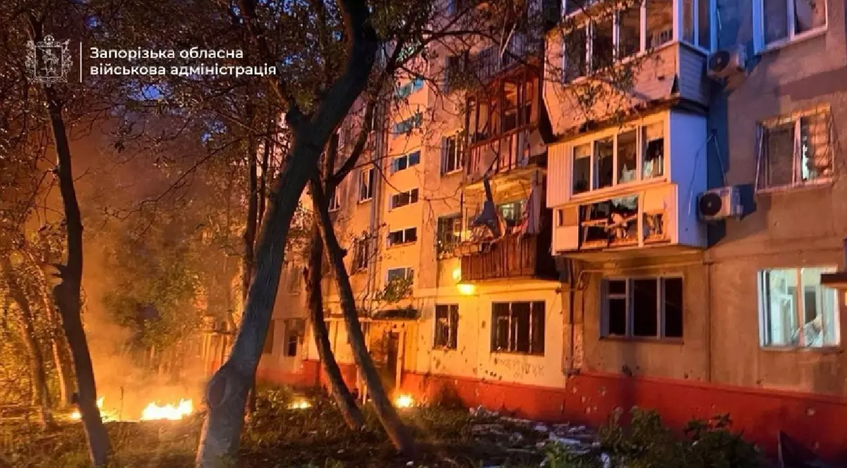 Un bloc din Zaporijia, Ucraina, după atacul de joi spre vineri, 29 mai 2026