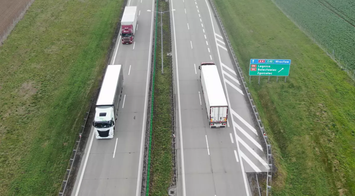 Camioane care circulă pe tronsonul A4 dintre Krzyżowa și Legnica, din sud-vestul Poloniei.