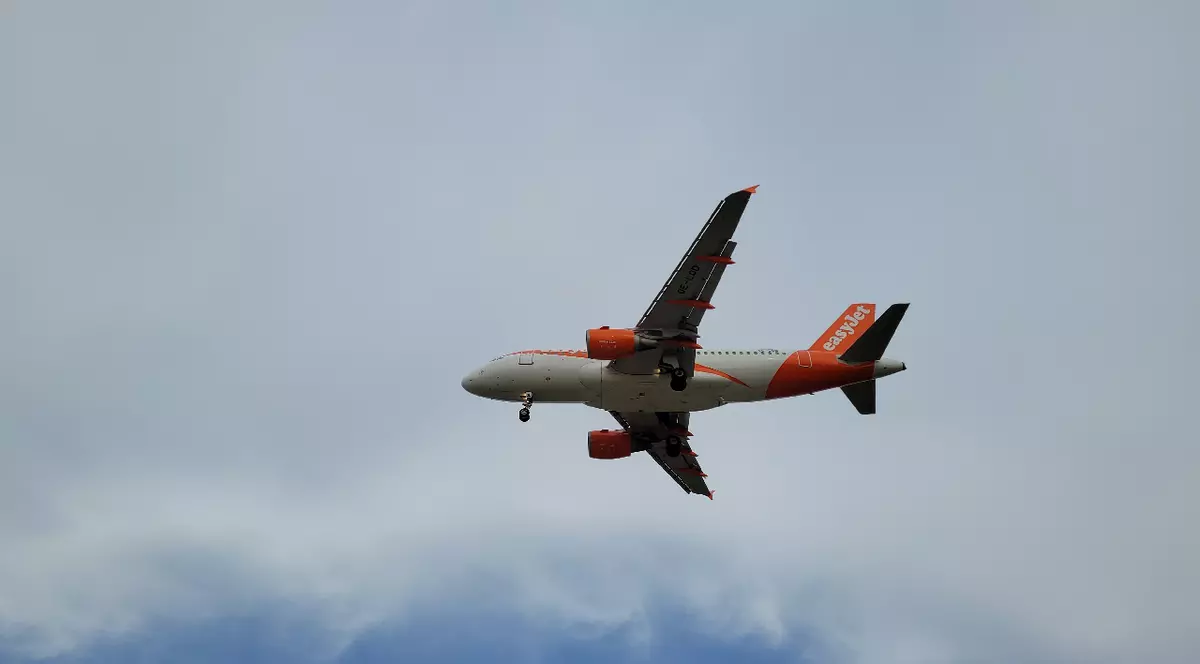 Un avion Easyjet în aer