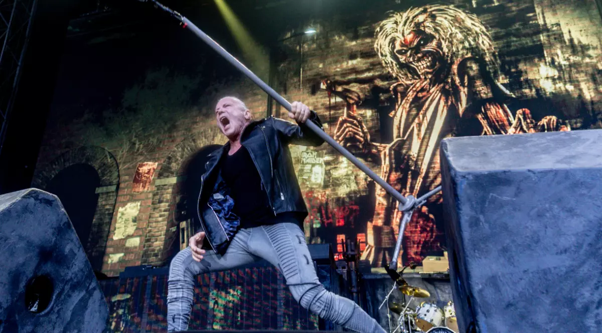 Trupa Iron Maiden în timpul concertului lor de pe stadionul Metropolitano, pe 5 iulie 2025, la Madrid (Spania)