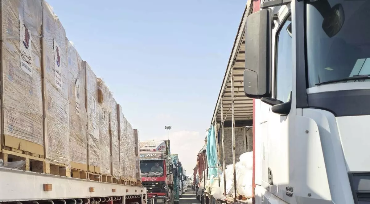 Convoaiele de camioane cu care Arabia Saudită ocolește Strâmtoarea Ormuz. Imagine cu caracter ilustrativ.