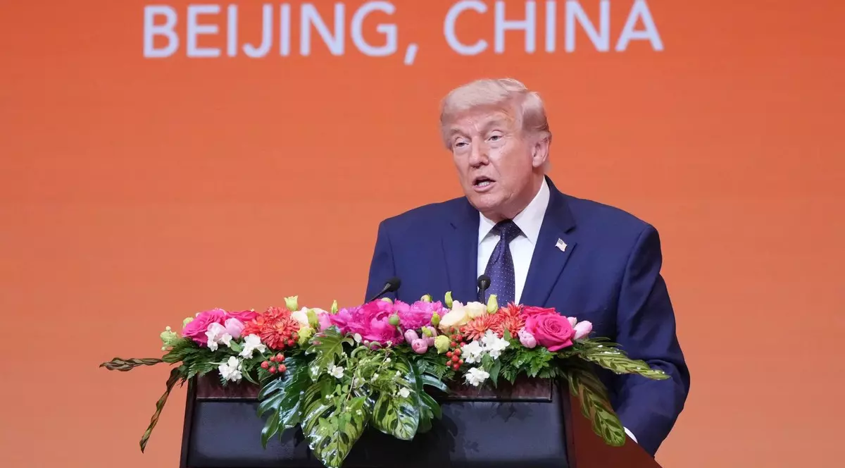 Donald Trump ține un discurs la banchetul de stat organizat cu ocazia vizitei sale la Beijing Foto: Profimedia
