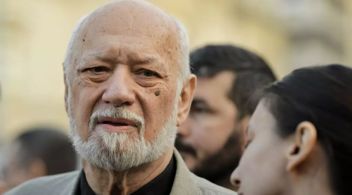 Directorul Institutului Revolutiei Romane (IRR), Gelu Voican Voiculescu, ia parte la un ceremonial militar-religios de comemorare a victimelor din 1989, la 30 de ani de la evenimentele ce au dus la caderea dictaturii lui Nicolae Ceausescu, duminica 22 decembrie 2019, in Piata Revolutiei din Bucuresti.