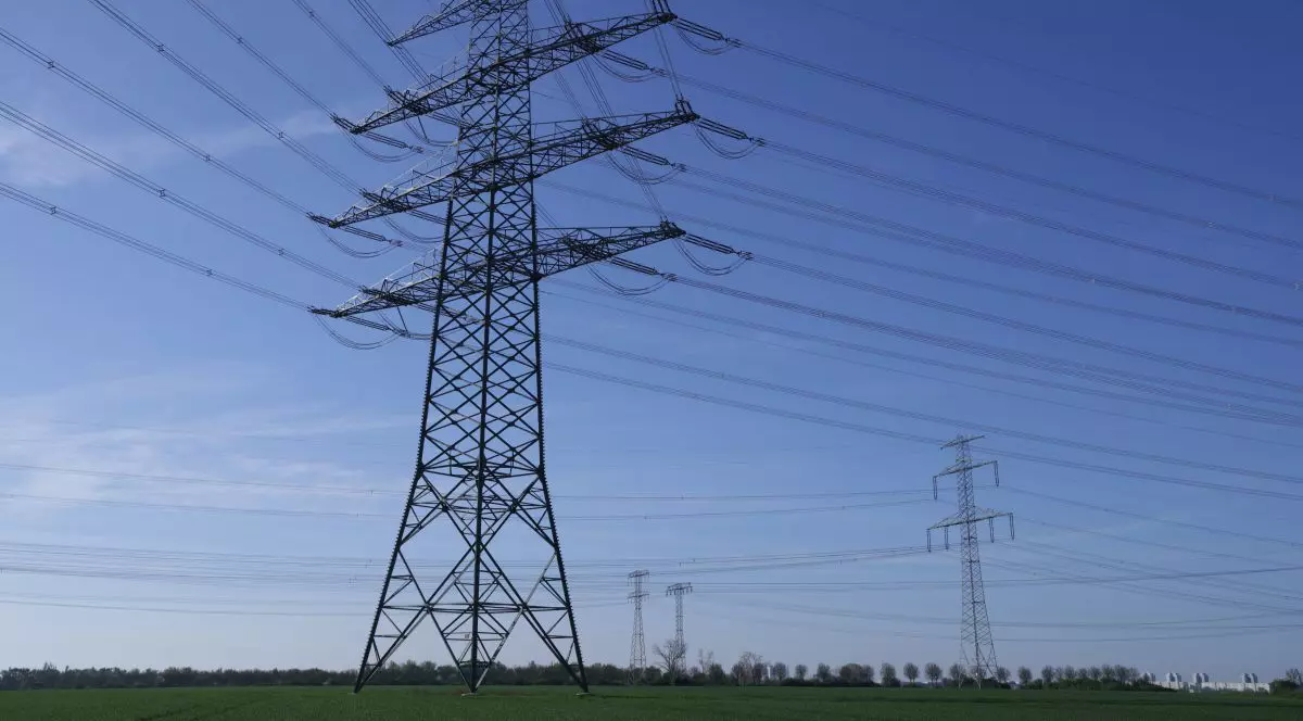 Stâlpi de transmisie a energiei electrice se în apropiere de Berlin, Germania, pe 11 aprilie 2024