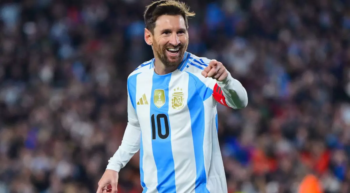 Lionel Messi din Argentina sărbătorește după ce a marcat al treilea gol al echipei în timpul meciului de calificare la Cupa Mondială FIFA 2026 din America de Sud, dintre Argentina și Venezuela, desfășurat pe Estadio Más Monumental Antonio Vespucio Liberti, pe 4 septembrie 2025, în Buenos Aires, Argentina