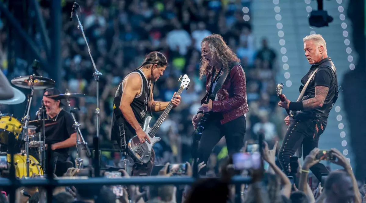 Trupa Metallica în timpul unui concert pe Estadio Cívitas Metropolitano, pe 14 iulie 2024, în Madrid, Spania.