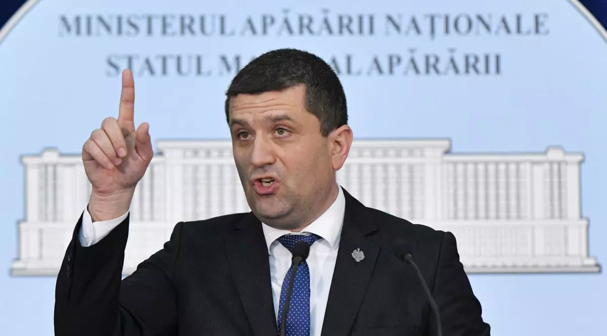 Radu Miruta, sustine o conferinta de presa pentru prezentarea controalelor interne, a masurilor administrative si a noutatilor din programul SAFE, la sediul MApN din Bucuresti, joi, 2 aprilie 2026.