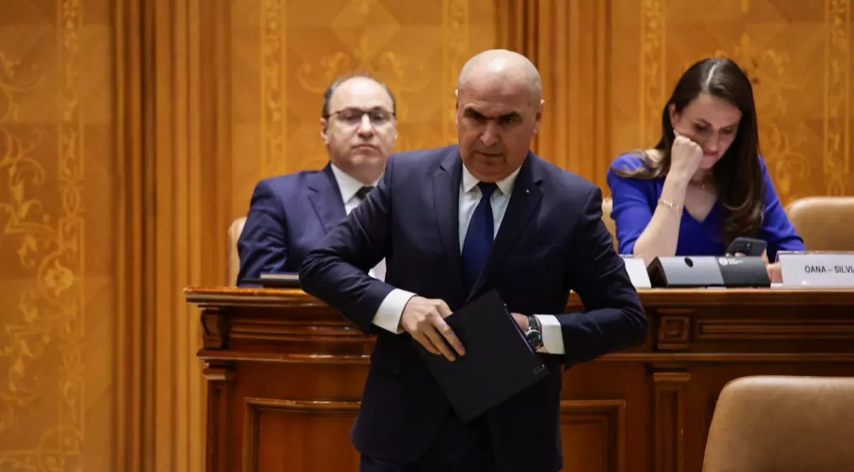 Ilie Bolojan în Parlamentul României, la votul moțiunii de cenzură depusă de AUR și PSD