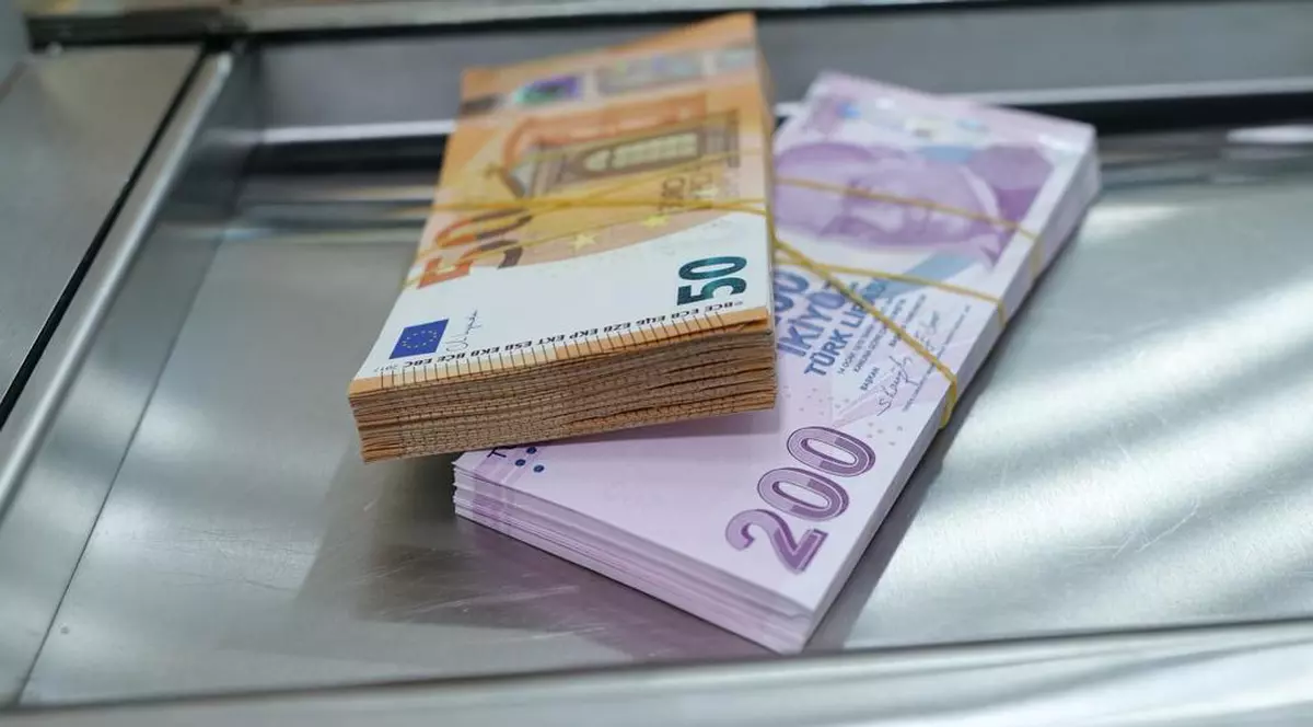 Dinamicile invizibile ale banilor: cum rescriu piețele internaționale costurile de zi cu zi