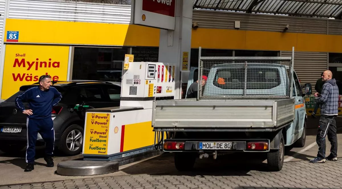 În Polonia, benzina standard a ajuns la doar 1,49 euro litru. Foto Getty Images