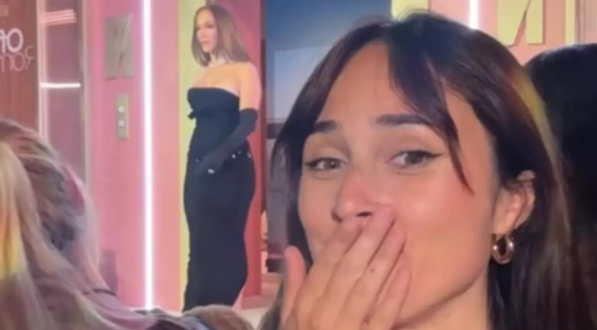 Jennifer Lopez și Andra Gogan în Los Angeles (SUA) la premiera filmului „Office Romance” de pe Netflix