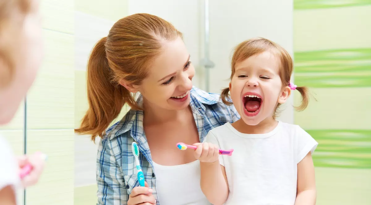 7 metode prin care spălatul pe dinți devine o joacă pentru copii