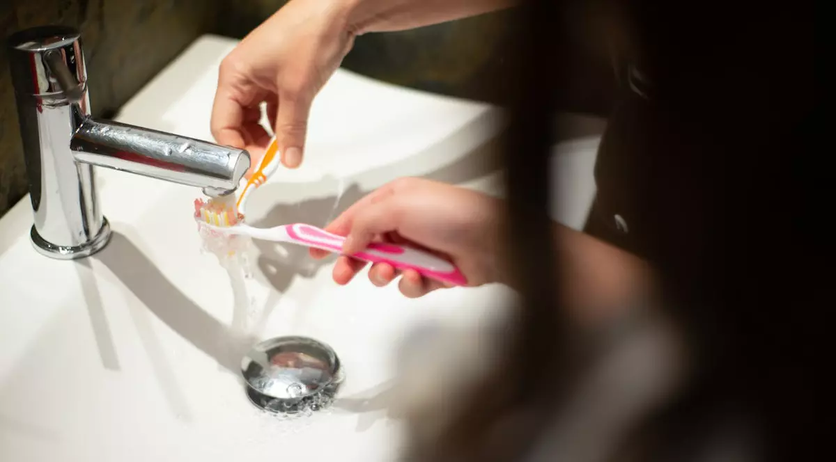 Cum influențează obiceiurile timpurii sănătatea danturii, explică Gentle Dentist