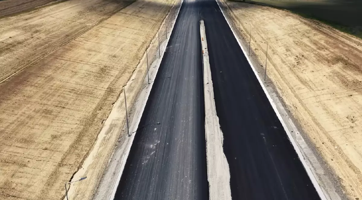Drum asfaltat Lotul 2 al Autostrăzii Bacău Pașcani A7