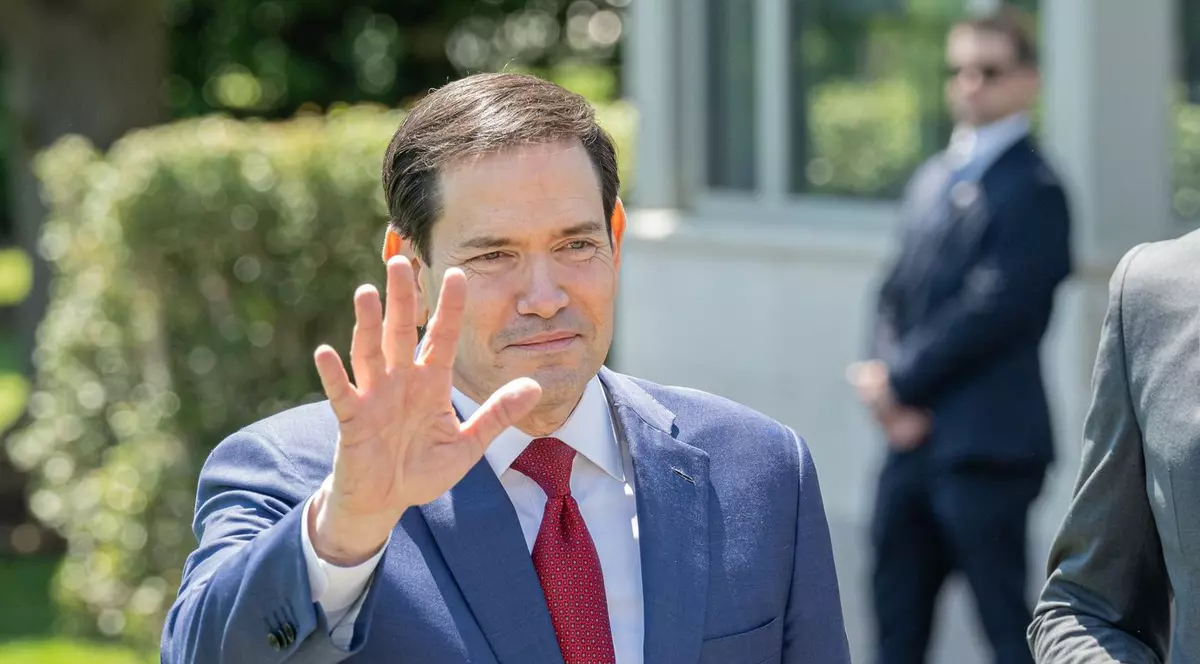 Marco Rubio salută presa înainte de a pleca spre Beijing Foto: Profimedia