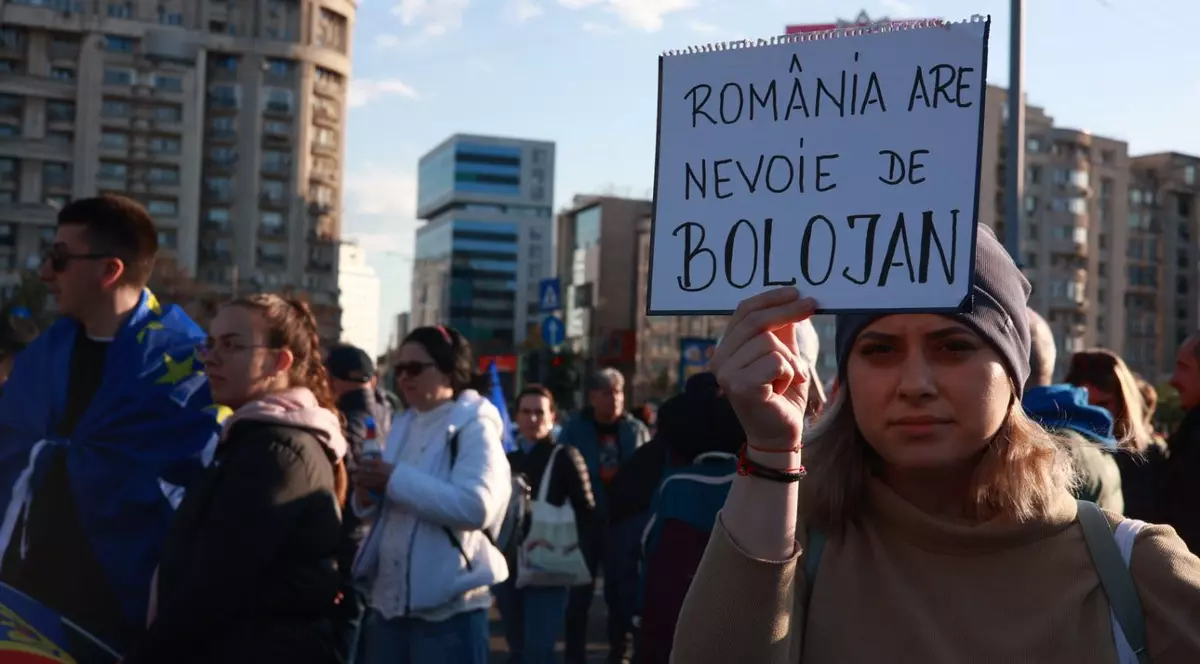 Miting în Piața Victoriei pentru susținerea lui Ilie Bolojan, înaintea moțiunii de cenzura (6)