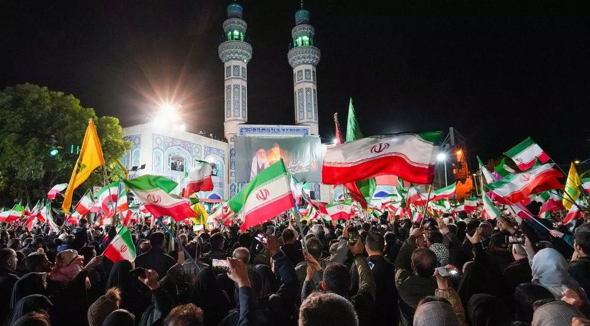 Miting pro-guvernamental iranian, 7 mai 2026.
