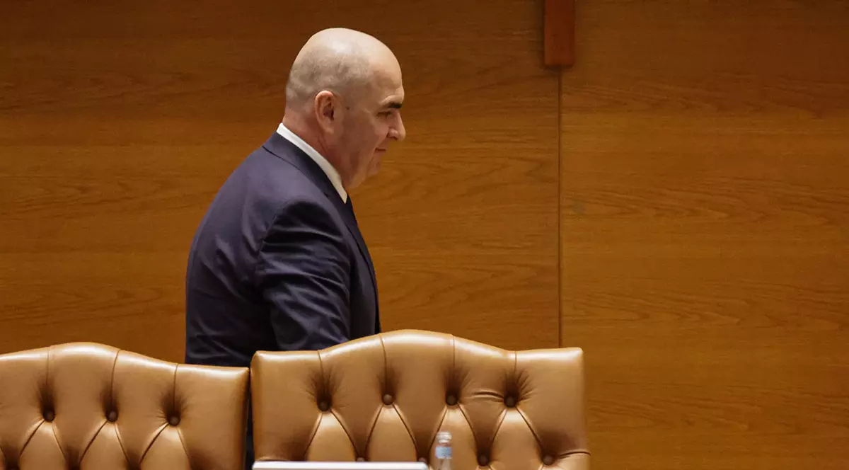 Ilie bolojan părăseste sala