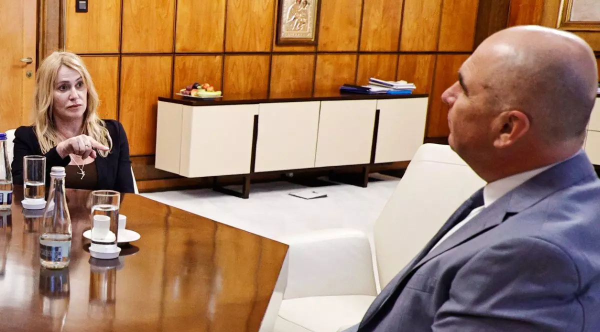 Nadia Comăneci a discutat cu Ilie Bolojan, la Guvern, despre Gala „50 de ani de la prima notă de 10.00. Foto gov.ro.
