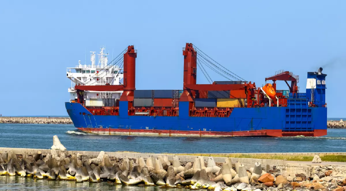 Navă de marfă generală încărcată cu containere URSA MAJOR