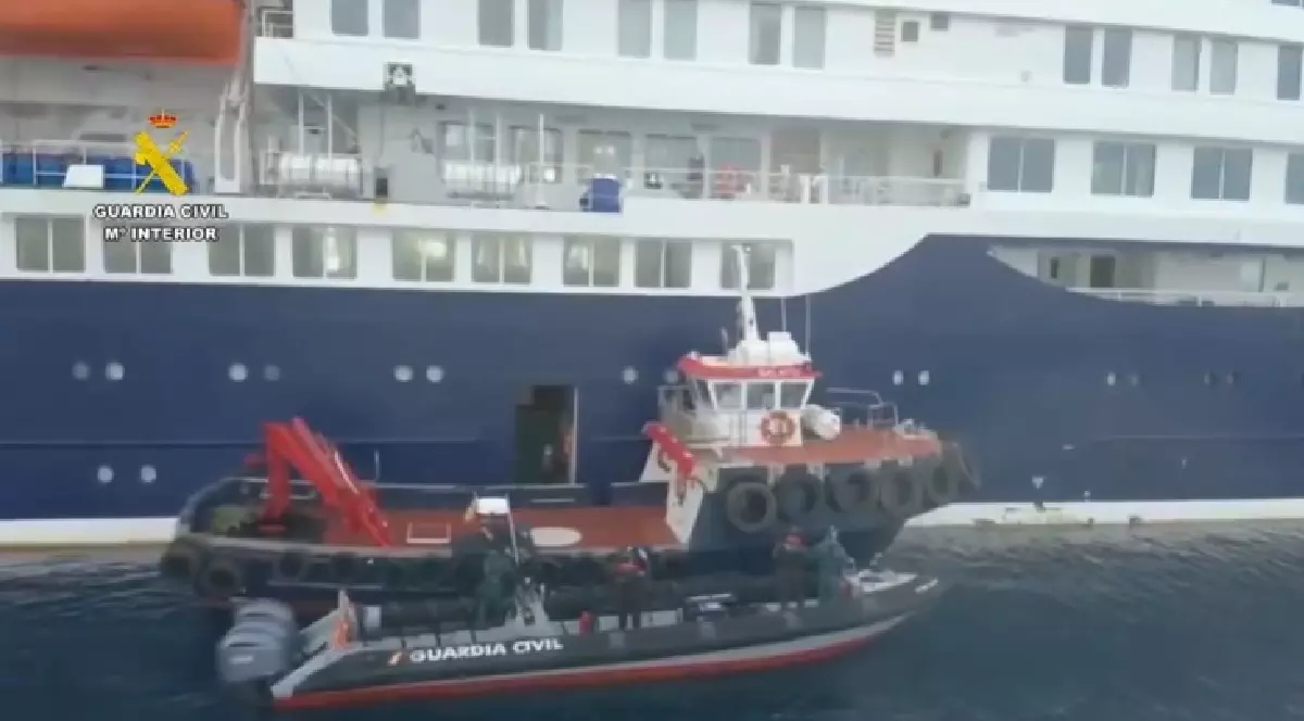 Garda Civilă din Spanai - operațiune de evacuare a pasagerilor de pe nava focarului de hantavirus, MV Hondius
