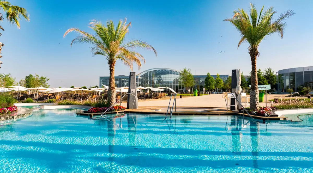Plaja exterioară de la Therme București